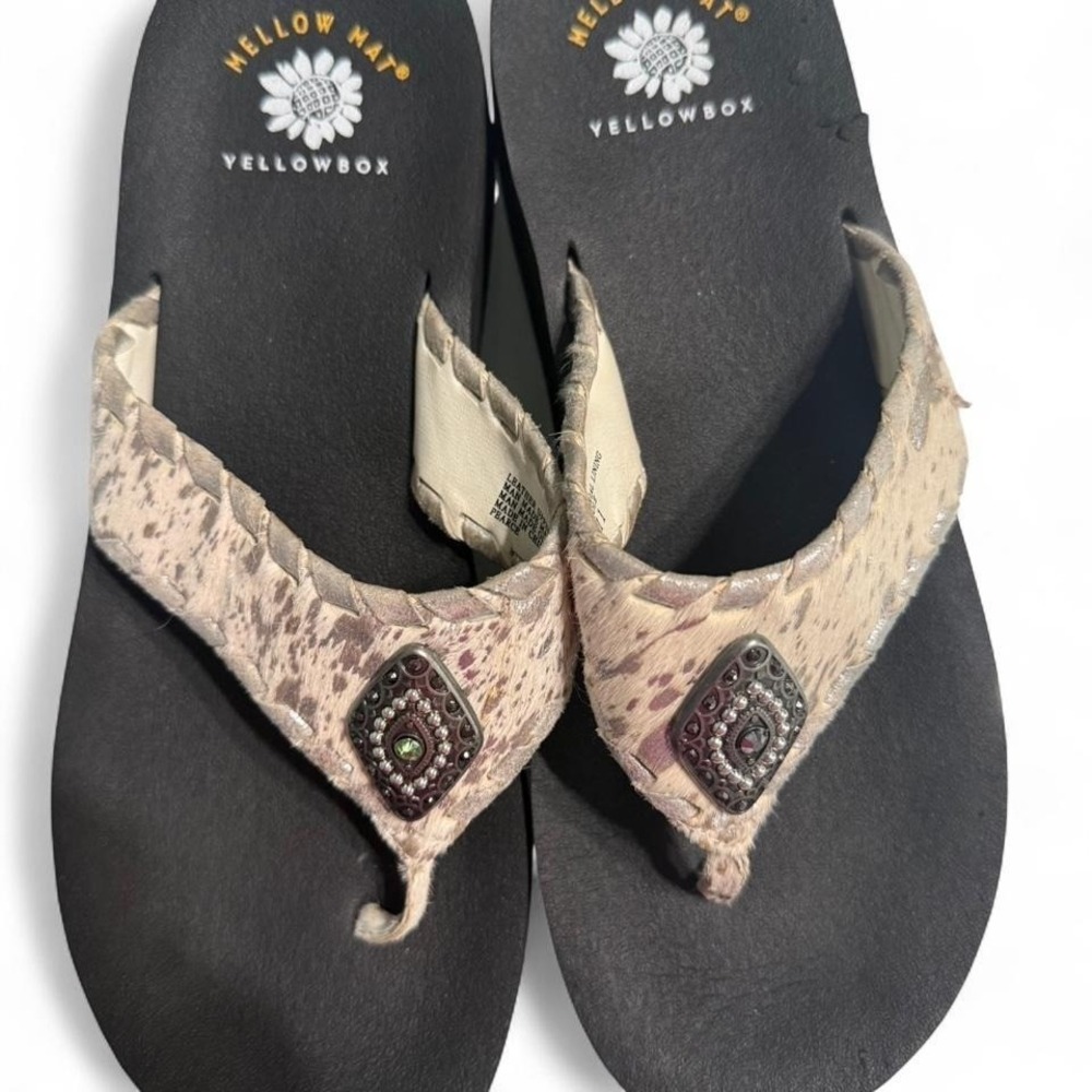 Yellow Box leopard print flip flops with rhinestone detail size 11